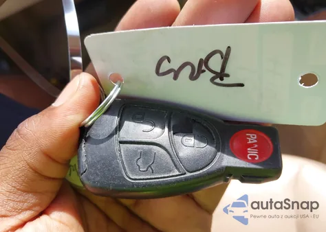 2001 Mercedes-Benz E 320 из США, поврежденный, VIN WDBJF65J71B345120